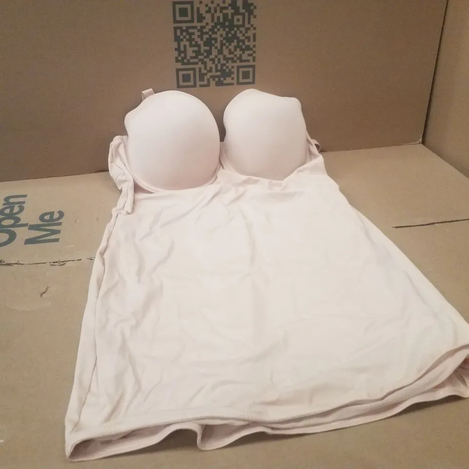 BOX CONTAINING APPROXIMATELY 8X BRAND NEW FIGLEAVES SMOOTHING SLIP - COLOUR LATTE - SIZE 42E