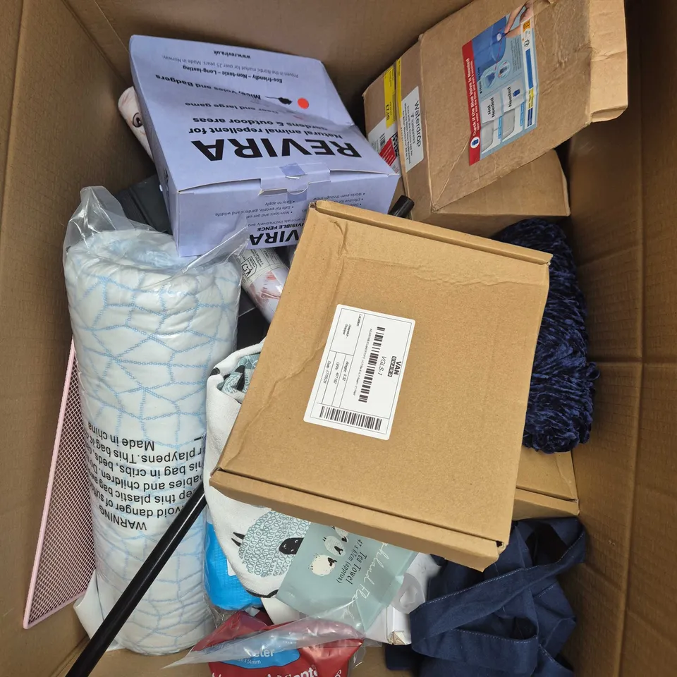 APPROXIMATELY 15 ASSORTED HOUSEHOLD PRODUCTS TO INCLUDE ANIMAL REPELLENT, TEA TOWEL, HOME DECOR ETC 