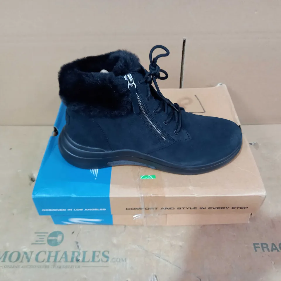 BOXED PAIR OF SKECHERS - SIZE 8