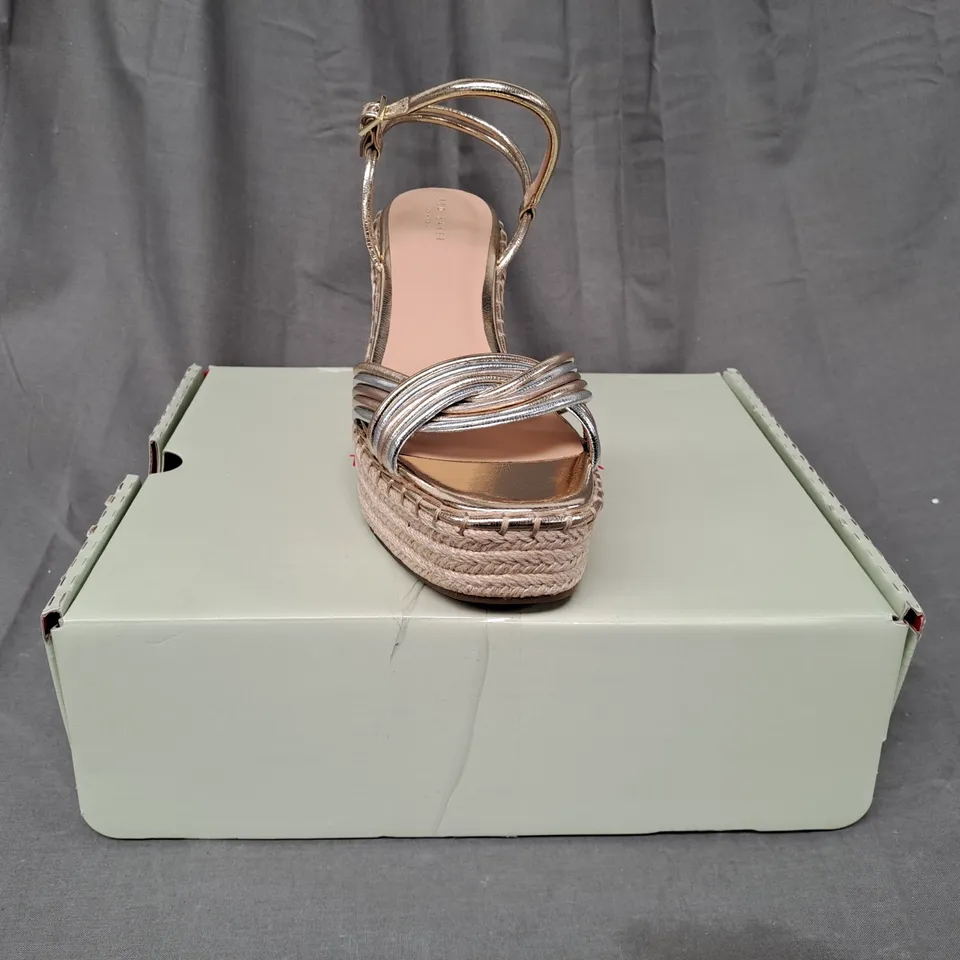 BOXED PAIR OF TED BAKER OPEN TOE HIGH WEDGE SANDALS IN METALLIC GOLD/SILVER EU SIZE 40