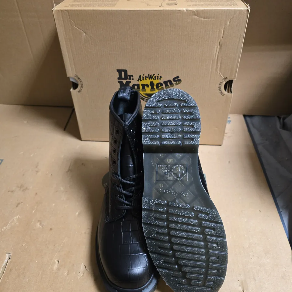 DR. MARTENS AIRWAIR BLACK CROC-EMBOSSED LEATHER BOOTS – BOXED - UK SIZE 8 