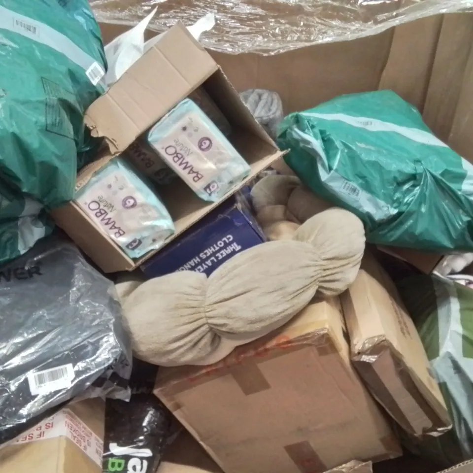 PALLET CONTAINING VARIOUS ASSORTED BOXED HOUSEHOLD ITEMS TO INCLUDE: KNITTING MACHINES, REALISTIC BABY DOLL, HOT TUB HEAT RETENTION COVER, MI I WHEELBARROW, AND LOTS MORE UNMARKED BOXED ITEMS 