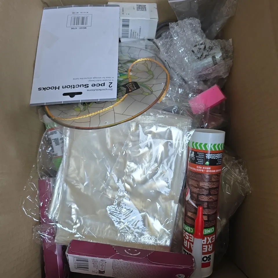APPROXIMATELY 20 ASSORTED HOUSEHOLD PRODUCTS TO INCLUDE AIR UP CAPSULES, SUCTION HOOKS, TOASTING BAGS ETC 