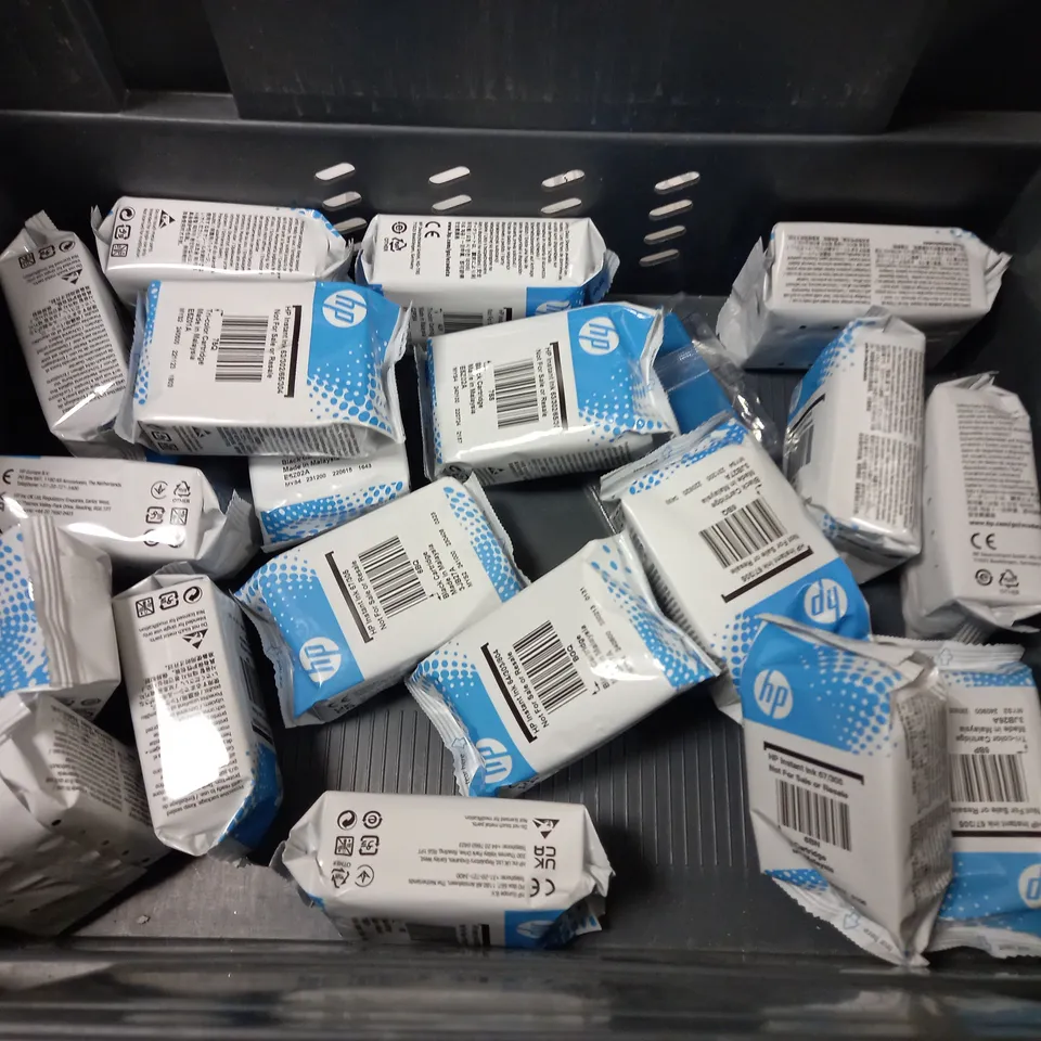LOT OF ASSORTED PRINTER INK CARTRIDGES TO INCLUDE CANON, EPSON AND HP