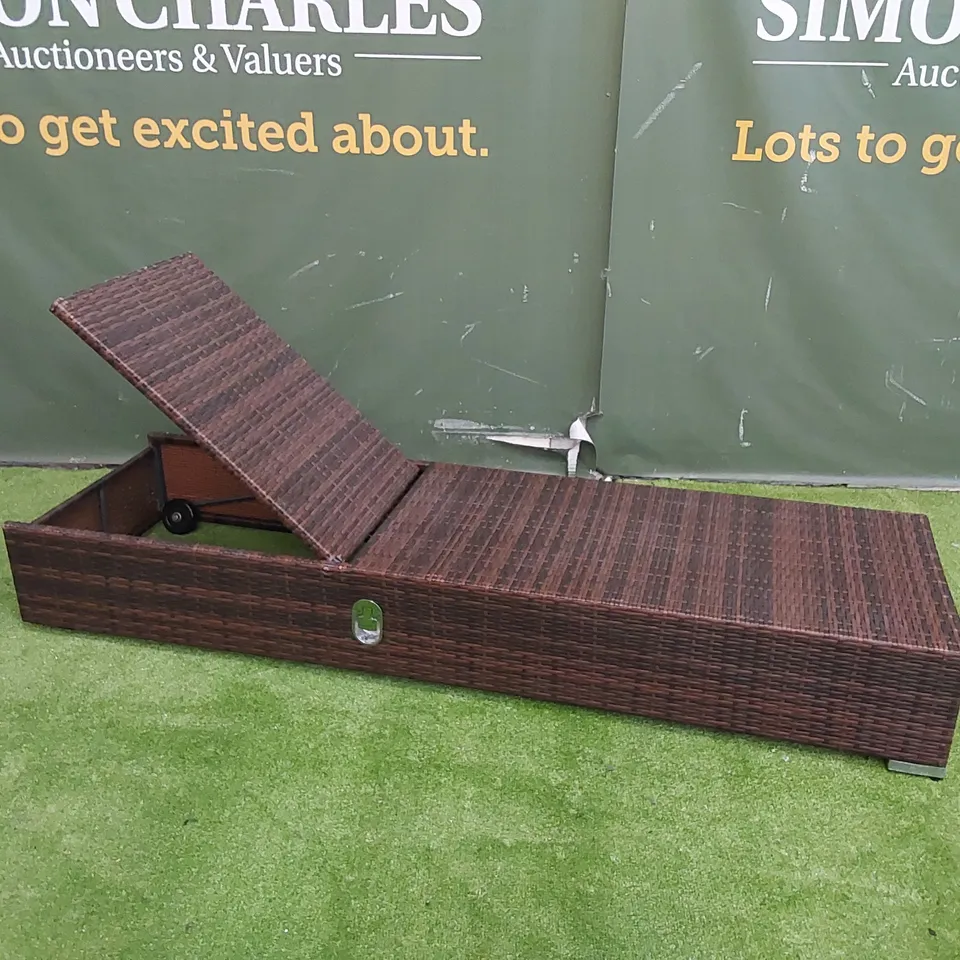 DESIGNER MANUAL ADJUSTABLE SUNLOUNGER IN CHOCOLATE MIX RATTAN