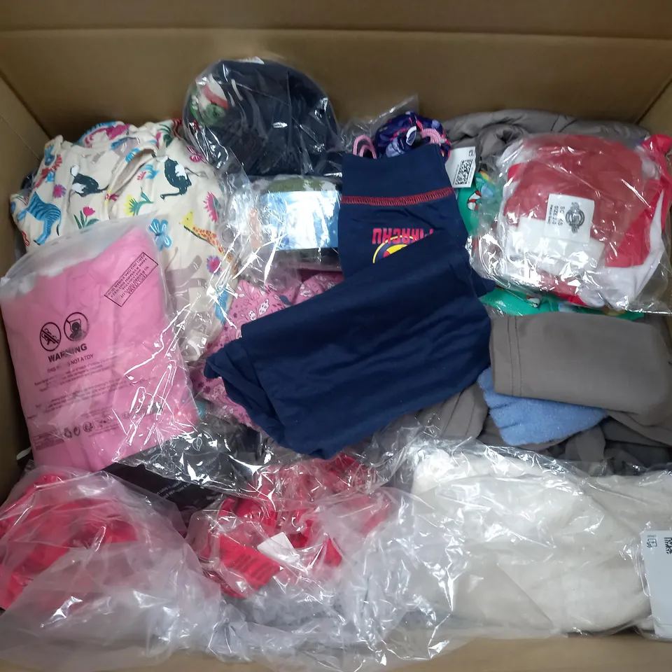 BOX OF APPROXIMATELY 30 ASSORTED KIDS CLOTHING ITEMS TO INCUDE - HOODIES, JUMPERS , T-SHIRTS , TROUSERS,ECT 