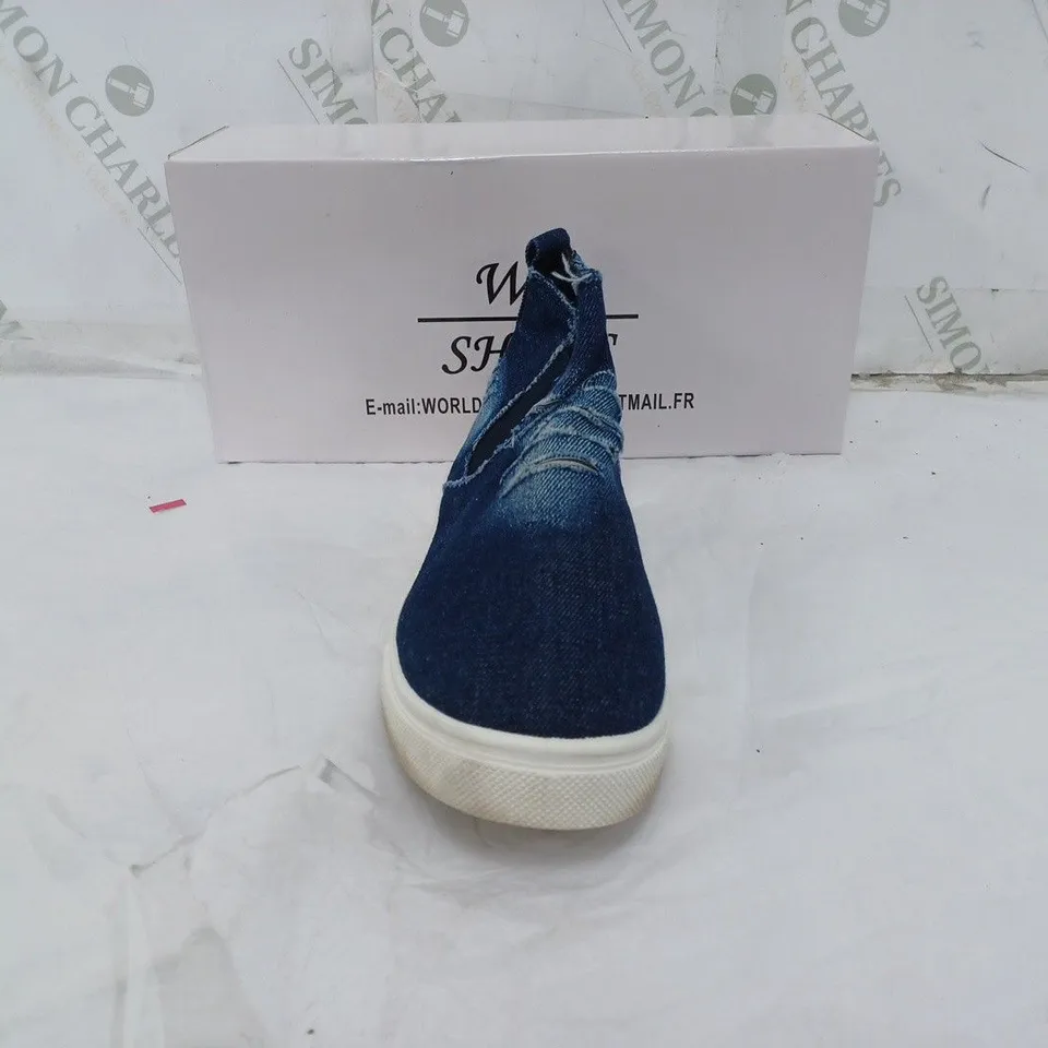 APPROXIMATELY 10 PAIRS OF BOXED W.S FLAT TRAINERS SLIP-ON DISTRESSED BLUE IN VARIOUS SIZES