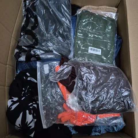 APPROXIMATELY 25 ASSORTED CLOTHING AND FASHION PRODUCTS IN VARIOUS STYLES AND SIZES - COLLECTION ONLY
