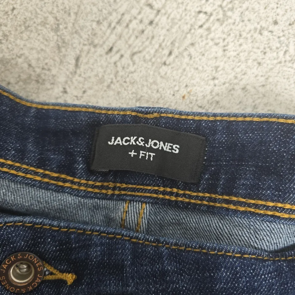 JACK & JONES FIT+ DENIM SHORTS IN DARK WASH - SIZE 52