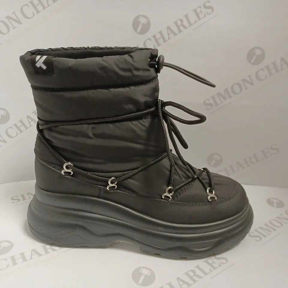 KOI VEGAN DRIFT WATCH BLACK MOON BOOTS - BLACK SIZE 6