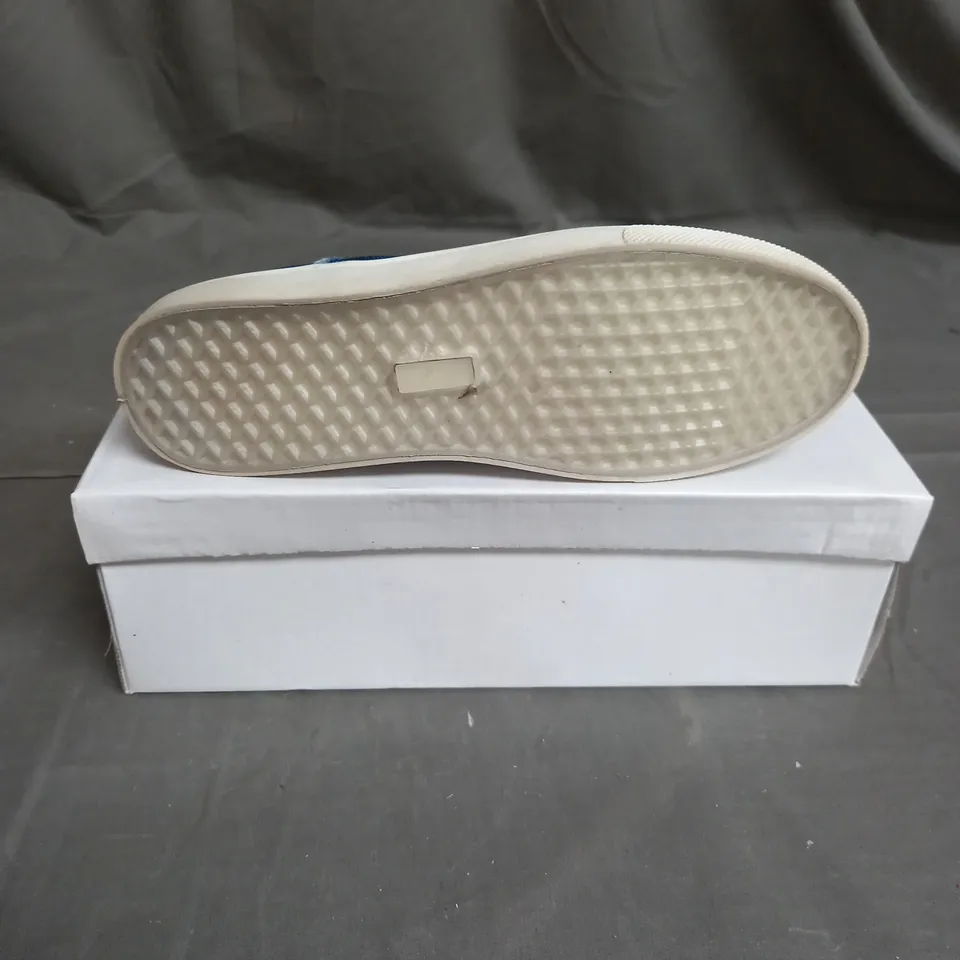 BOX OF 12 PAIRS OF WS SHOES SLIP ON SHOE IN BLUE DENIM - VARIOUS SIZES
