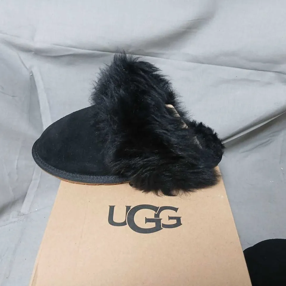 UGG BLACK SCUFF SLIPPERS WITH FUR TRIM – UK 5