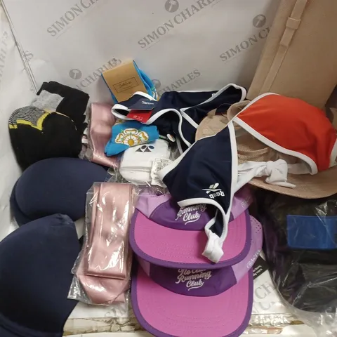 BOX OF APPROXIMATELY 15 ASSORTED CLOTHING ACCESSORIES TO INCLUDE: PURSES, HATS & SOCKS IN VARIOUS COLOURS & SIZES