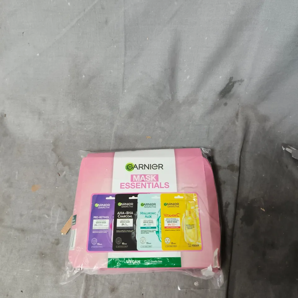 GARNIER MASK ESSENTIALS SKINCARE SET