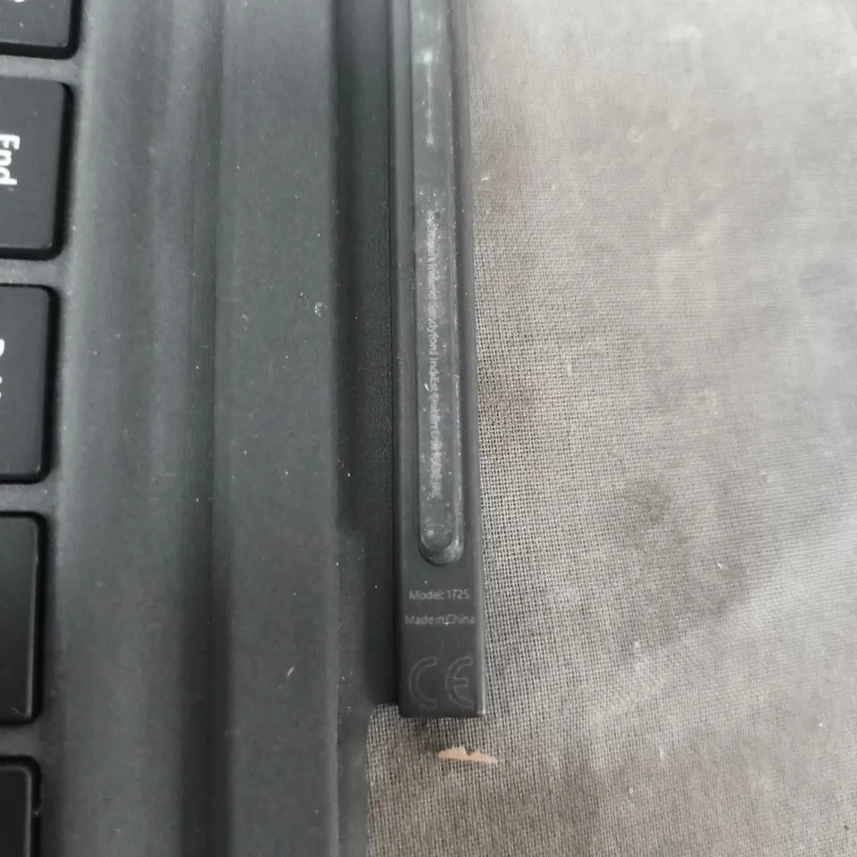 KEYBOARD DOCK – MODEL 1725 (MADE IN CHINA)