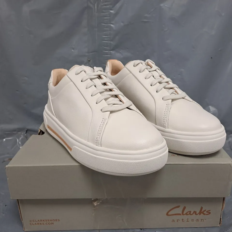 BOXED PAIR OF CLARKS ARTISAN SHOES IN WHITE SIZE UK 4