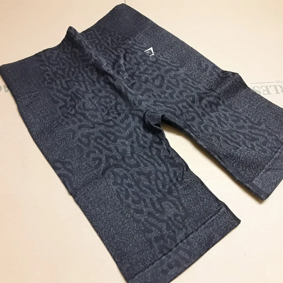 GYMSHARK GREY TRAINING SHORTS - M
