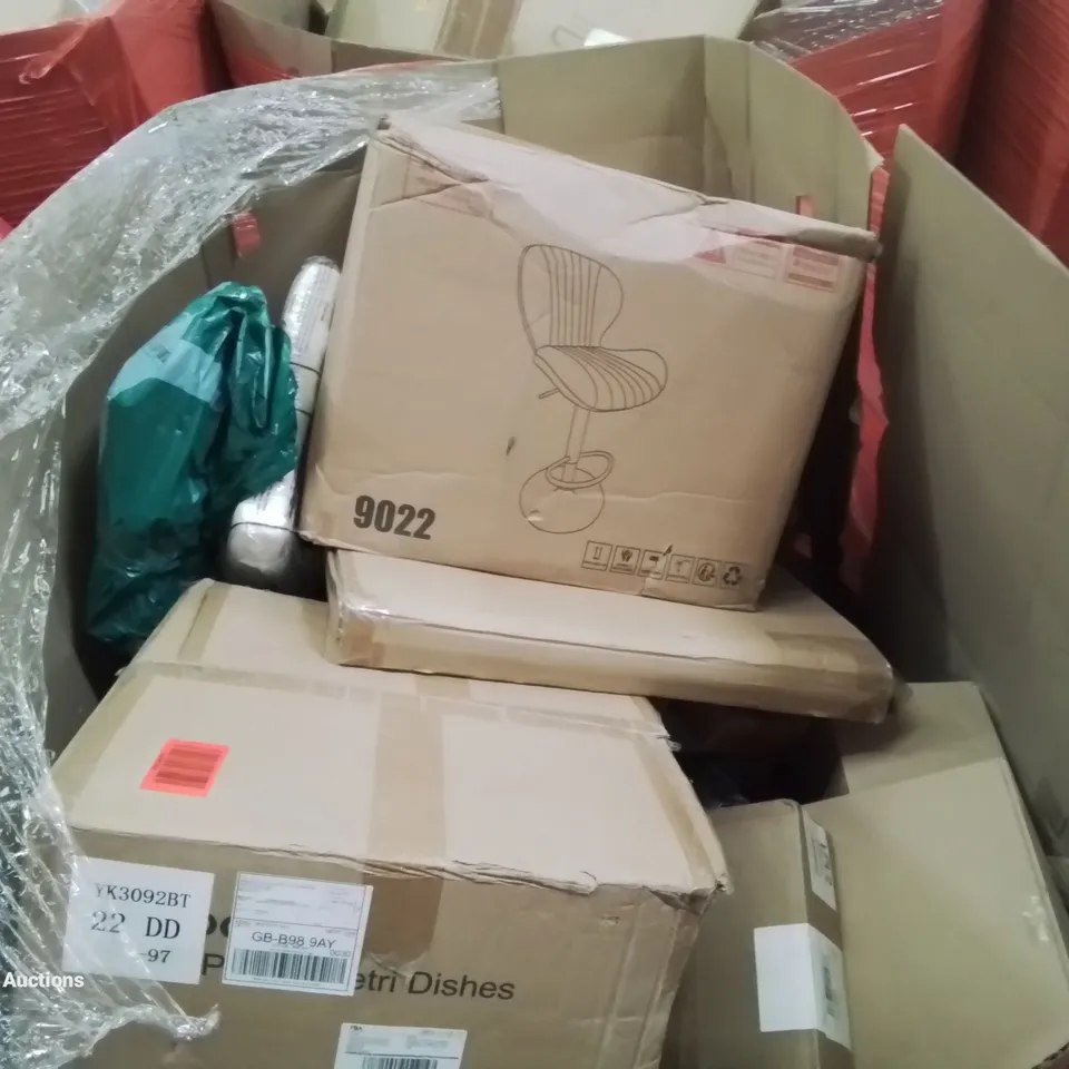 PALLET CONTAINING VARIOUS ASSORTED BOXED HOUSEHOLD ITEMS TO INCLUDE: 50PCS PETRI DISHES, PROFESSIONAL KEYBOARD STANDS, OFFICE CHAIR AND LOT'S MORE UNMARKED BOXED ITEMS 