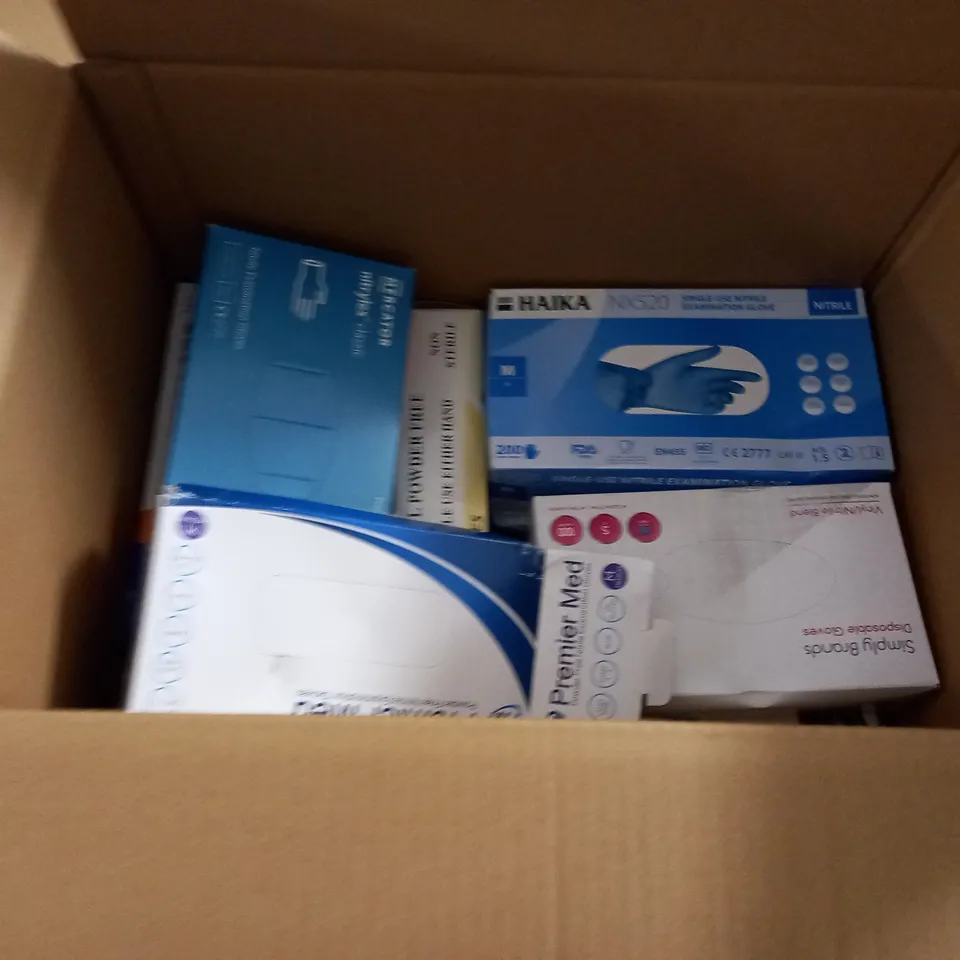 LOT OF ASSORTED BOXES OF EXAMINATION GLOVES - BOX MEASURES 46X34X30CM