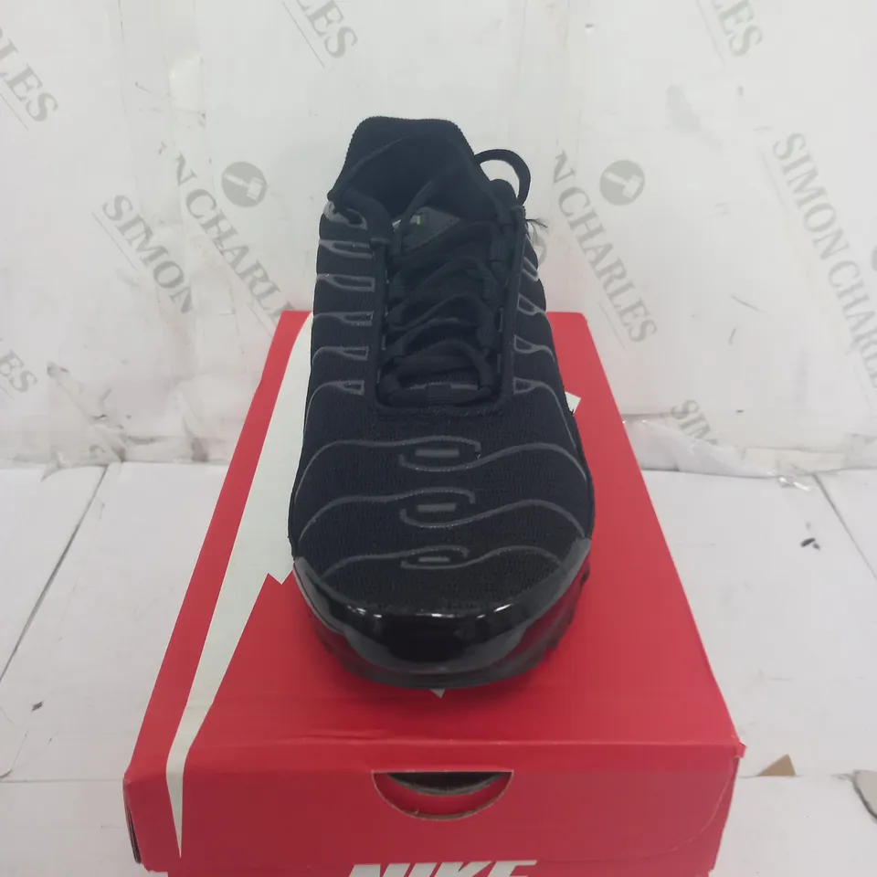 BOXED NIKE AIR MAX PLUS TRAINERS SIZE 8