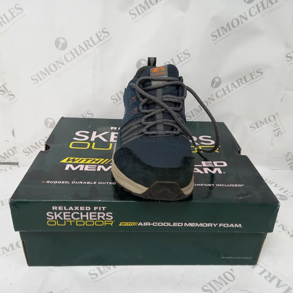 BOXED PAIR OF SKECHERS GO WALK OUTDOOR SHOES NAVY UK SIZE 10