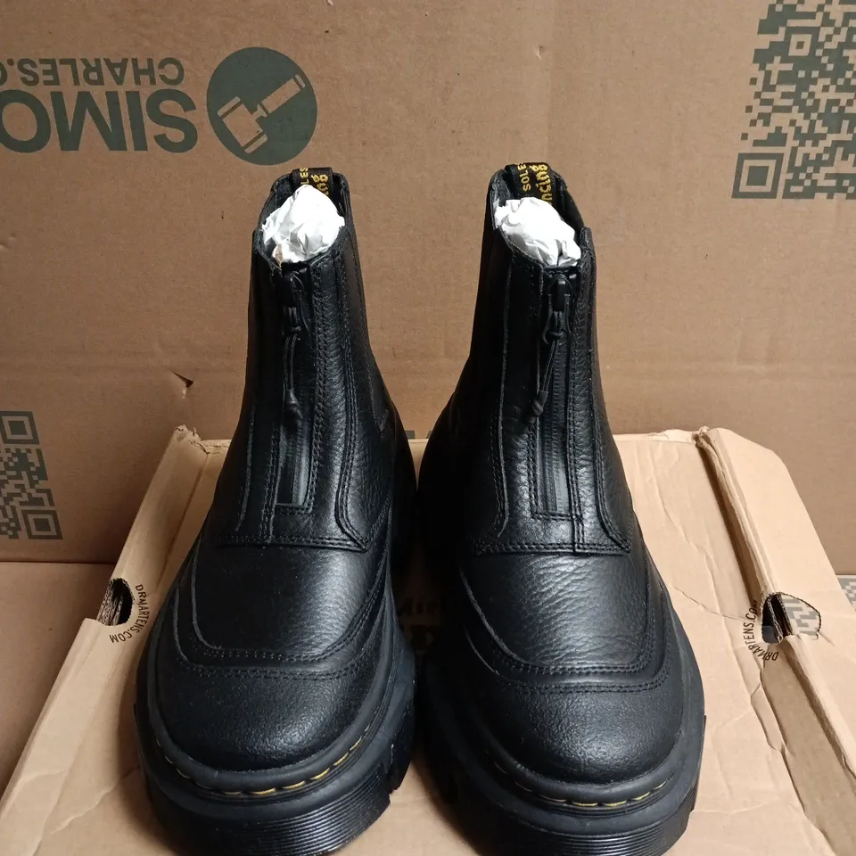 BOXED PAIR OF DR. MARTENS DMXL ZIP BOOTS – BLACK LEATHER, UK4