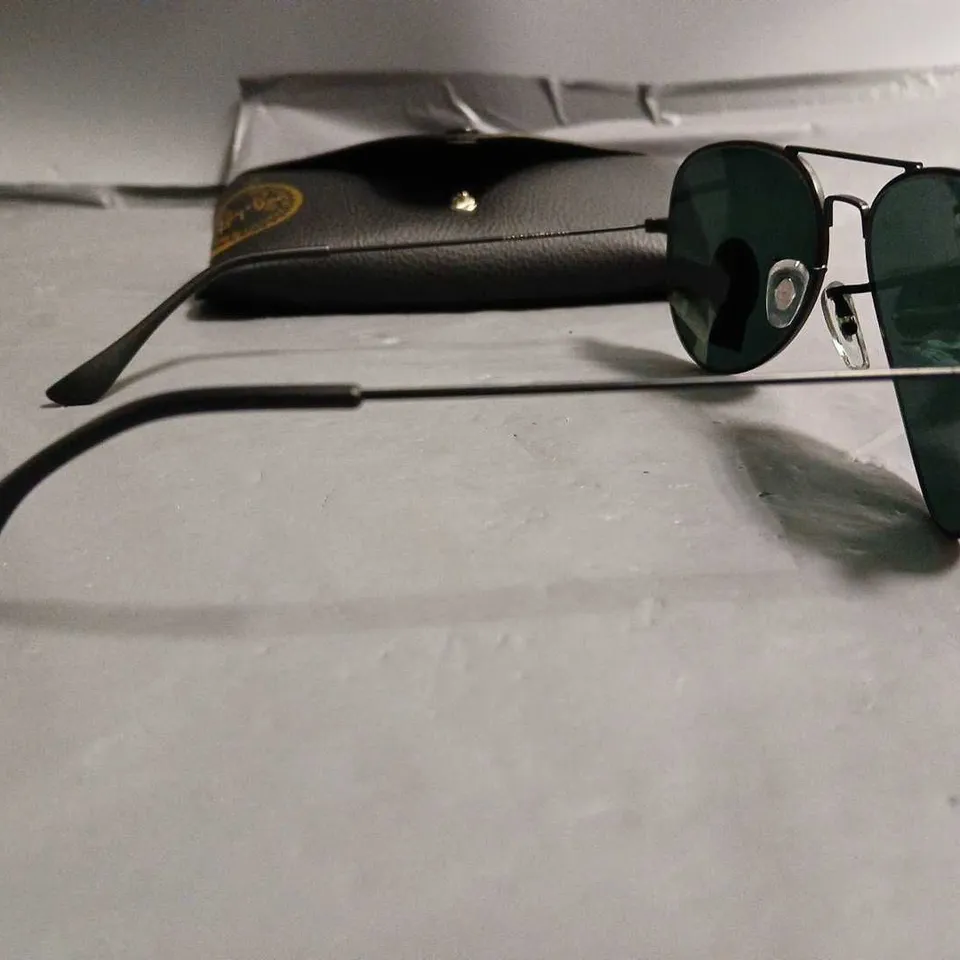 BOXED PAIR OF RAY BAN GLASSES WITH G-15 LENS IN CASE