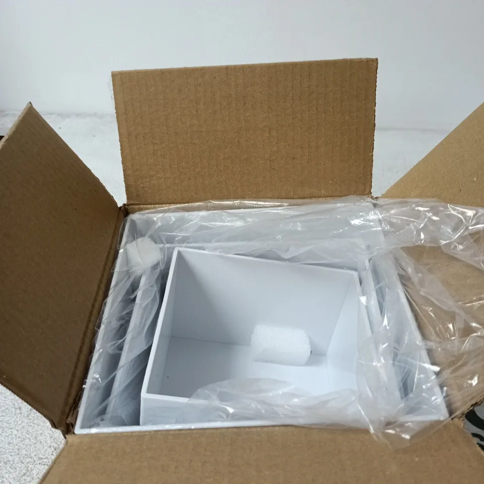 SET OF 3 WHITE PLASTIC STORAGE CUBES
