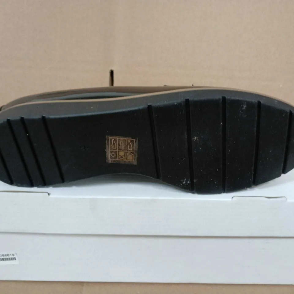 LOTUS WOMEN'S BLACK PATENT LEATHER LOAFERS – SIZE 8