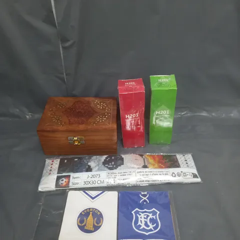 APPROXIMATELY 20 ASSORTED HOUSEHOLD ITEMS TO INCLUDE WOODEN JEWELLERY BOX, EVERTON COASTERS AND DIAMOND PAINTING KIT