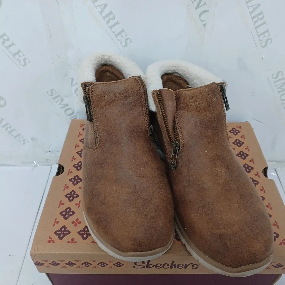 BOXED PAIR OF SKECHERS EASY GOING WATER RESISTANT BOOTS IN CHESTNUT SIZE 8
