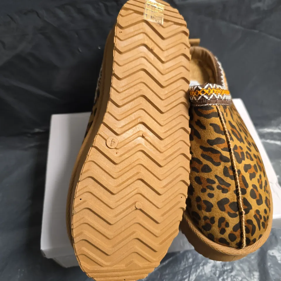 KRUSH LEOPARD PRINT MICROFIBER SLIPPERS – LS8890, SIZE 4, BOXED