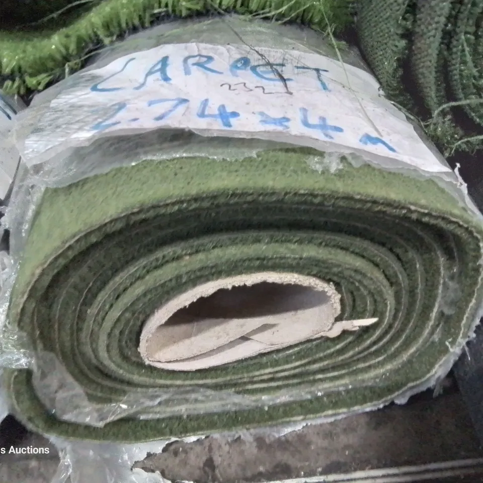 ROLL OF GREEN CARPET - 2.74 X 4M