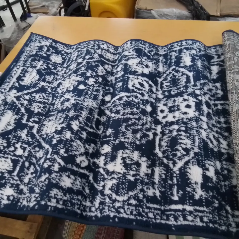 DAZZLE POWER LOOM DARK BLUE/WHITE RUG 67 × 120CM