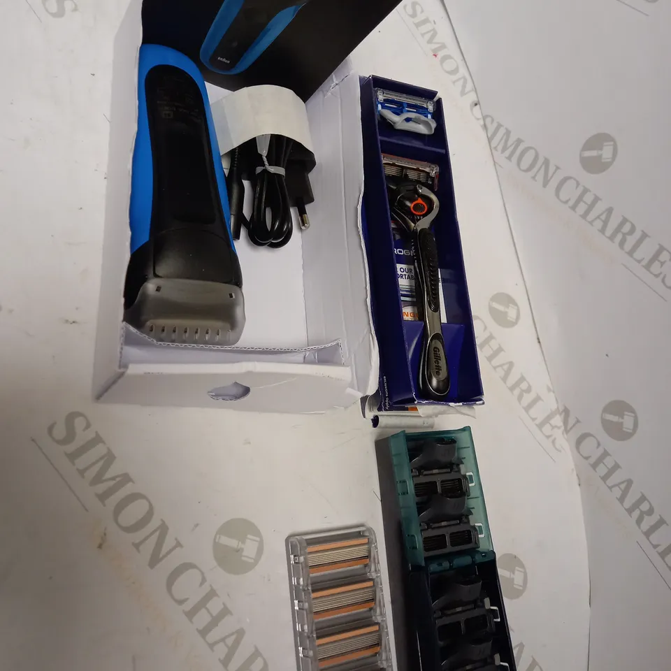 LOT OF APPROX 3 TO INCLUDE GILLETTE RAZOR , BRAUN SERIES 3 SHAVER , ETC