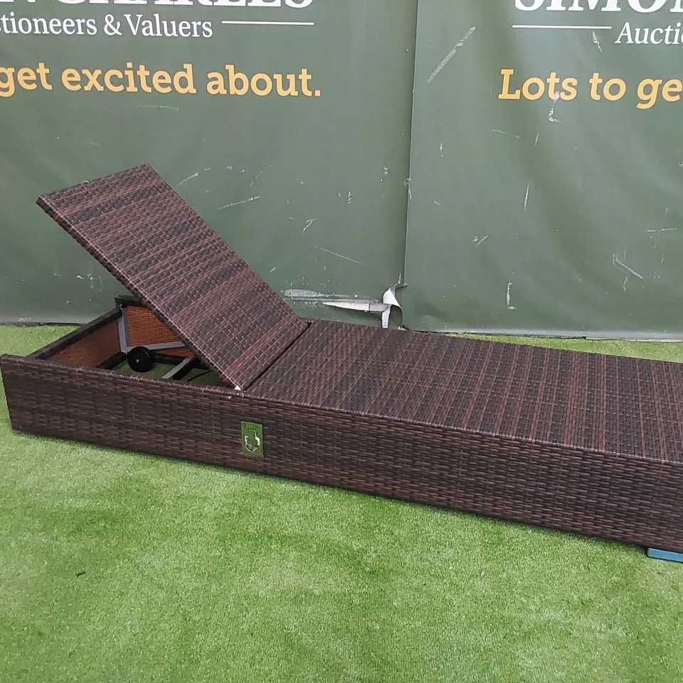 DESIGNER MANUAL ADJUSTABLE SUNLOUNGER IN CHOCOLATE MIX RATTAN