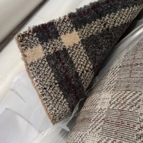 ROLL OF QUALITY SOVEREIGN WILTON PLAID CARPET // APPROX SIZE: 4.2 x 4m