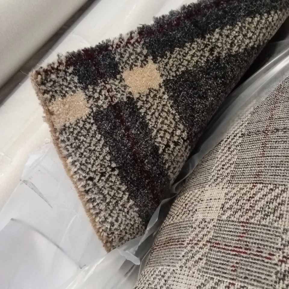 ROLL OF QUALITY SOVEREIGN WILTON PLAID CARPET // APPROX SIZE: 4.2 x 4m