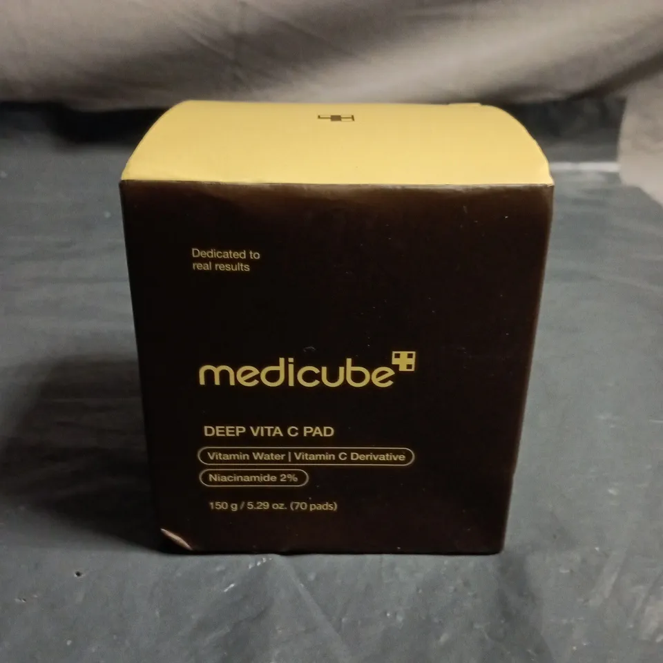 MEDICUBE DEEP VITA C PAD – 70 PADS (150 G) BOXED