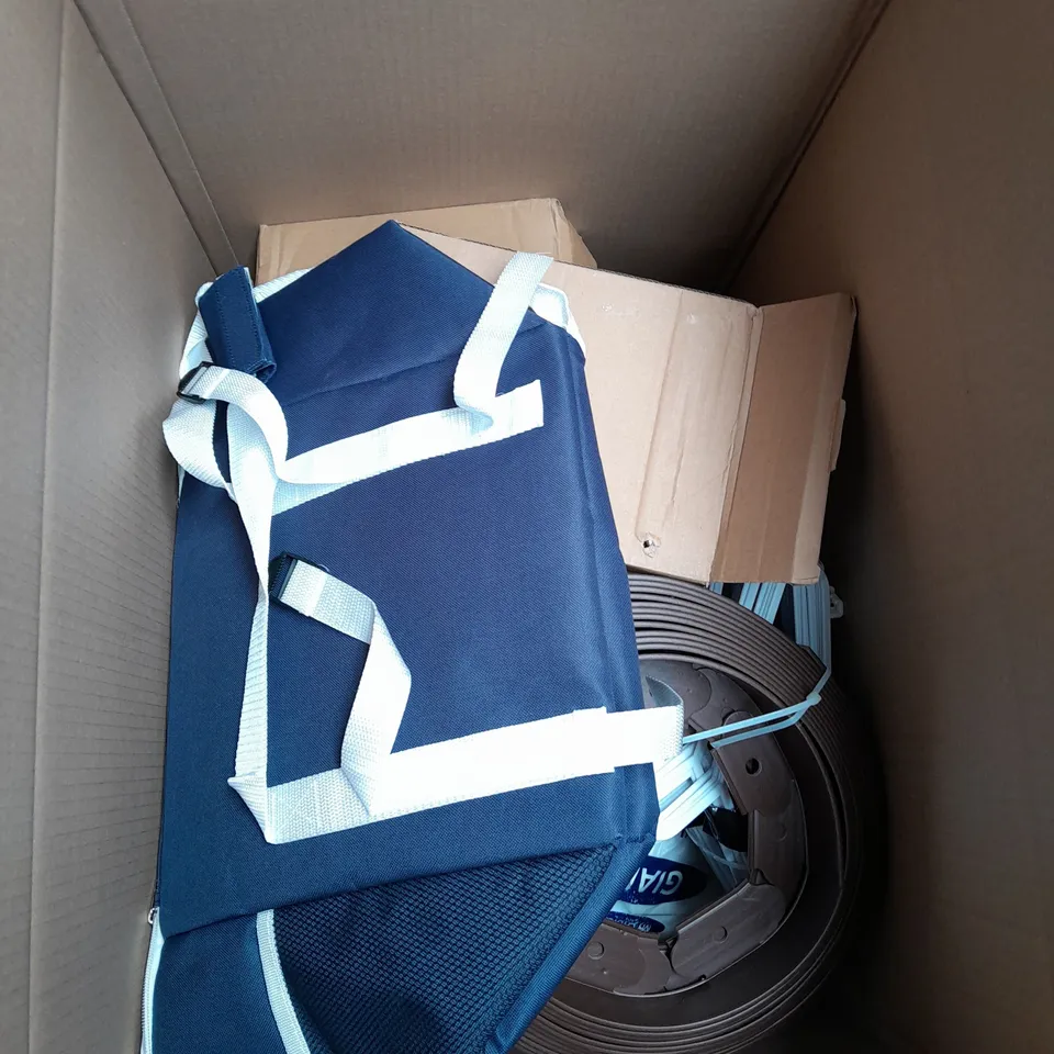 LARGE BOX OF ASSORTED HOUSEHOLD ITEMS TO INCLUDE MEASURING JUGS, CHRISTMAS DECORATIONS AND TURBO BLANKET