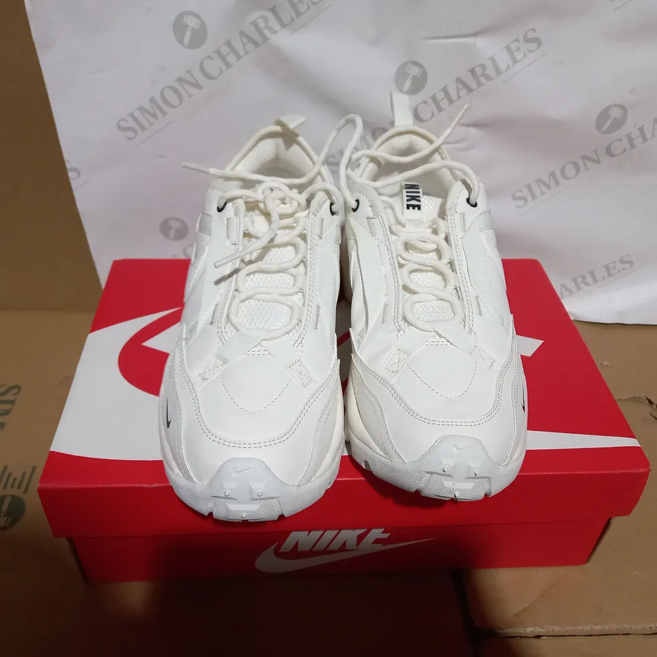 PAIR OF BOXED WHITE NIKE TC 7900 TRAINERS SIZE 6