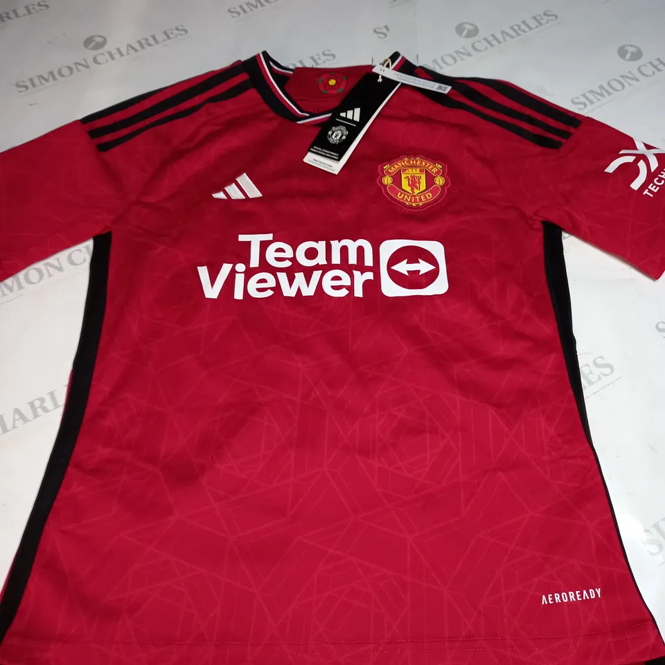 MANCHESTER UNITED FC HOME SHIRT WITH AJ 19 ON THE BACK SIZE 11-12 YEARS