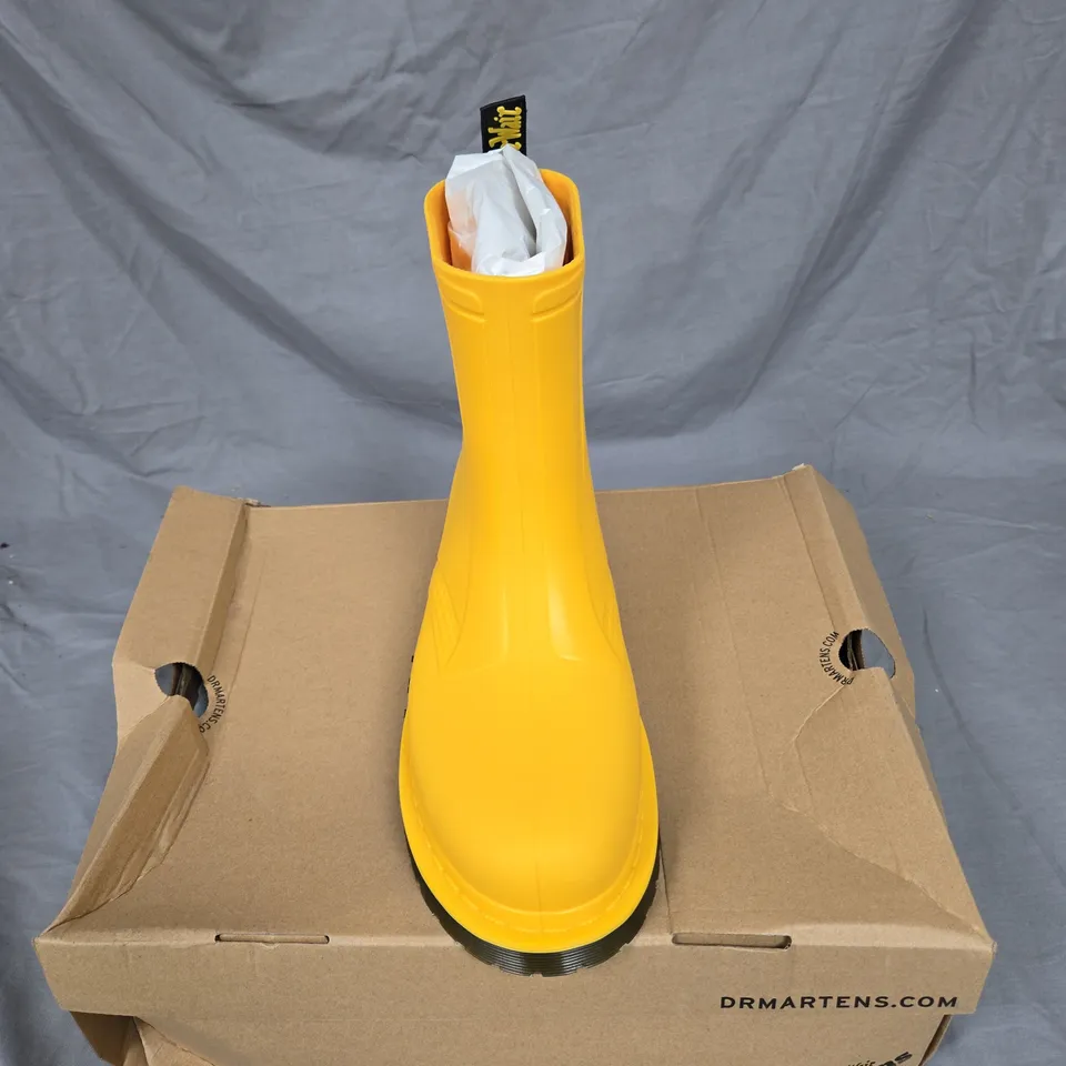 DR. MARTENS YELLOW RUBBER BOOTS – BOXED. UK SIZE 10