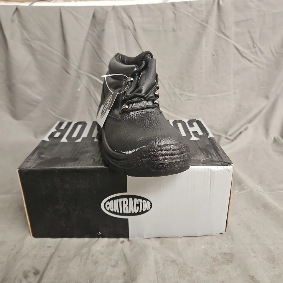 BOXED PAIR OF CONTRACTOR STEEL TOE SAFETY BOOT IN BLACK SIZE UK 3
