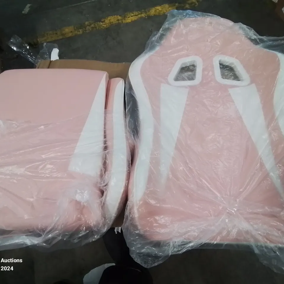 BOXED GAMING CHAIR IN PINK AND WHITE