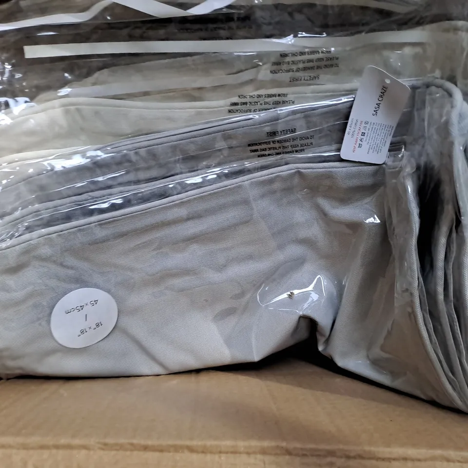 BOX OF APPROXIMATELY 12 ASSORTED BEDDING ITEMS