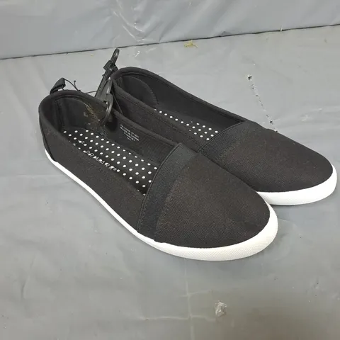PRIMARK SLIP ON SHOES IN BLACK - UK 5