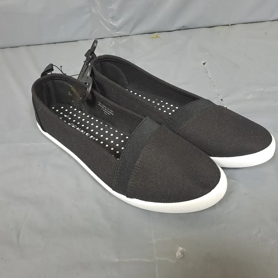 PRIMARK SLIP ON SHOES IN BLACK - UK 5