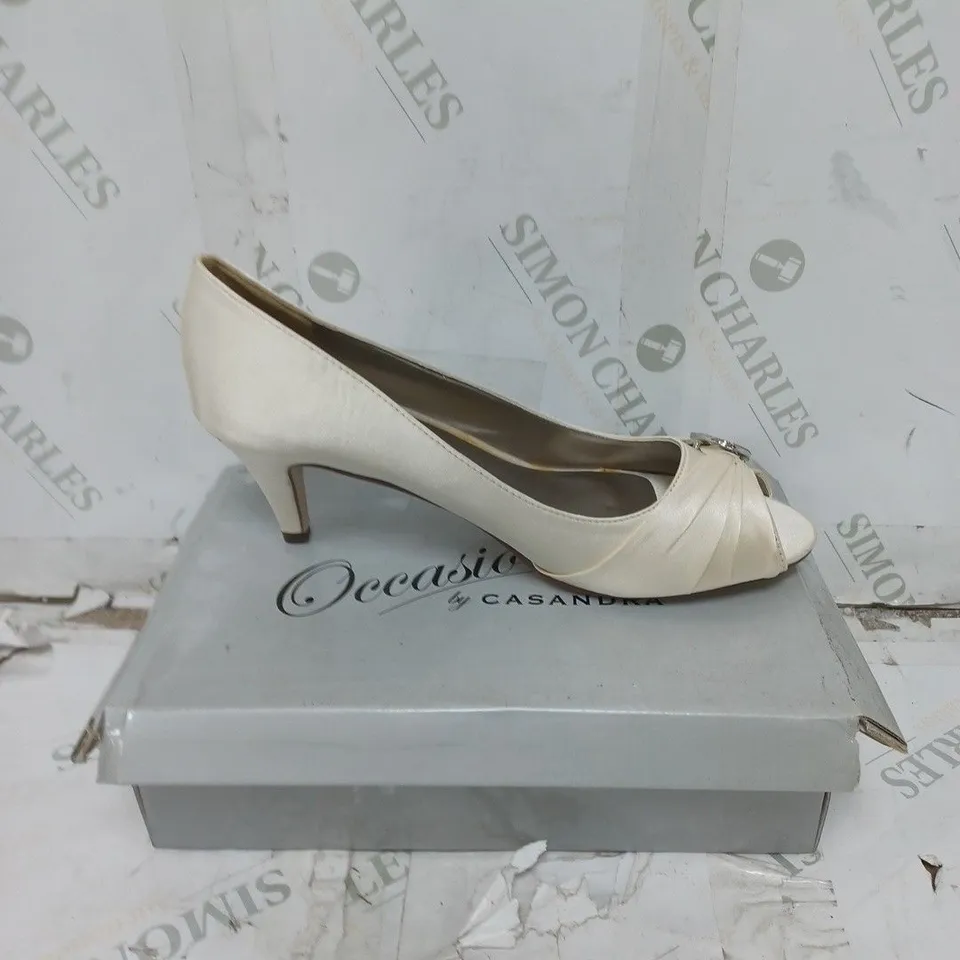 LOT OF 12 PAIRS OF OCCASIONS BY CASANDRA LADIES SHOES