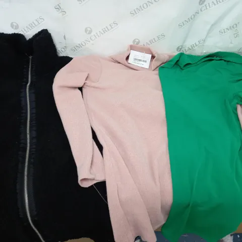 APPROXIMATELY 10 CLOTHING ITEMS INCLUDING: CARDIGANS, PANTS, TOPS, ETC